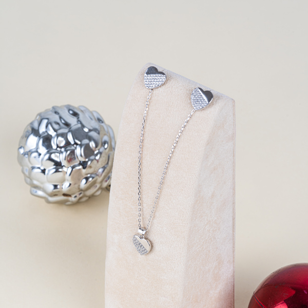 serie-collier-avec-une-boule-modèle-coeur